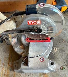 lot 158 image: Ryobi T1142L 7 14 Inch Compound Miter Saw