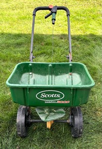 lot 163 image: Scotts Speedy Green 3000 Spreader