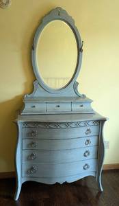 lot 35 image: Lexington Furniture Lynn Hollyn Blue Mirrored Dresser