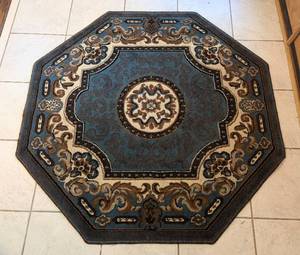lot 128 image: Decorative Accent Rug