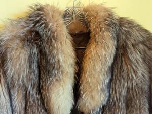 lot 123 image: Vintage Womens Fur Coat