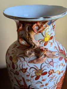 lot 120 image: Pretty Porcelain Vase by Gumps