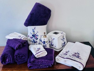lot 112 image: Matching Bathroom Decor Purple Flowers on Trash Bin, Soap Dispenser, Towels. Mats and More