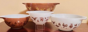 lot 113 image: Set of Four Vintage Pyrex Early American Cinderella Nesting Mixing Bowls