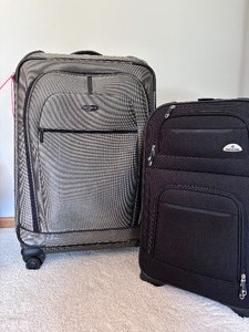 lot 115 image: Vintage Two Sized Samsonite Luggage in Gray and Black