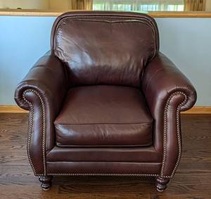 lot 3 image: Robinson & Robinson Brown Leather Armchair