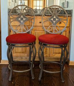 lot 11 image: Pair of Counter Height Swivel Stools