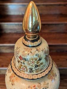 lot 5 image: Very Large Asian Ceramic Urn  Ginger Jar