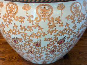 lot 19 image: Very Large Decorative Ceramic Chinese Planter