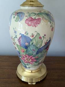 lot 30 image: Lenox Floral Table Lamp
