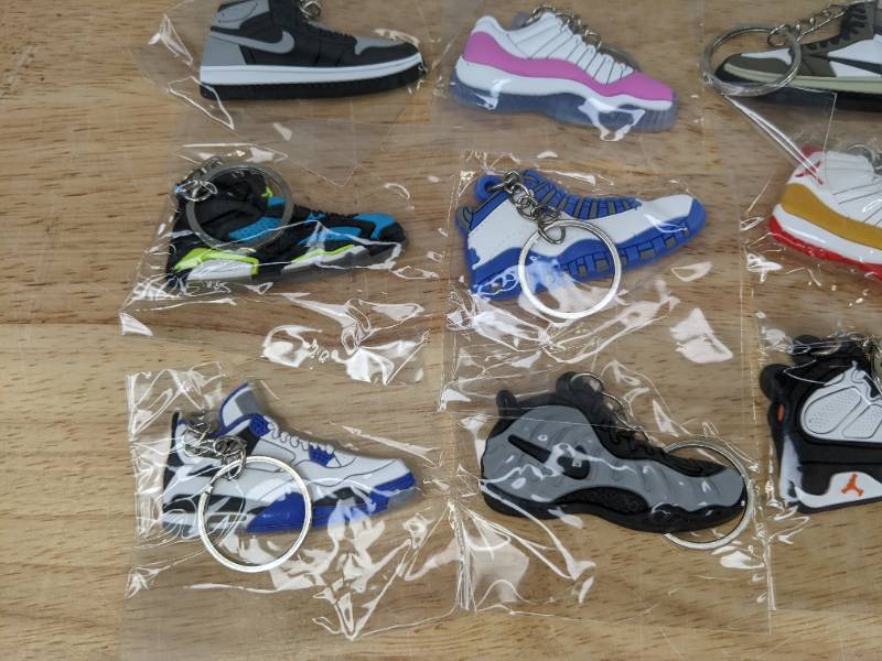lot 21C image: 20 Brand New Nike Air Jordan Sneaker Air Max Foamposite Lebron Shoe Keychains N