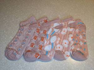 lot 404 image: 5 New Pair Ankle Socks Pink Blue White Orange One Size P