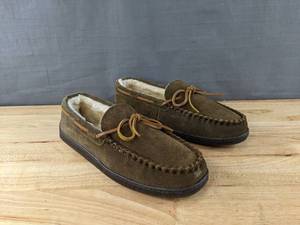 lot 180 image: New Minnetonka Slip-On Moccasin Shoes Mens Size 12 Brown N