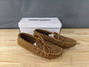 lot 168 image: Minnetonka Moccasin Shoes Mens Size 9.5 Brown Ruff N