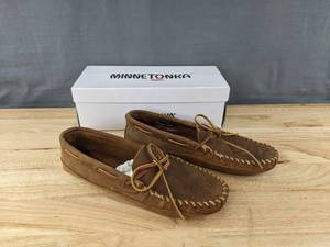 lot 170 image: New Minnetonka Suede Moccasin Double Bottom Softsole Slip-On Slipper Shoes Mens Size 9 Brown Ruff N