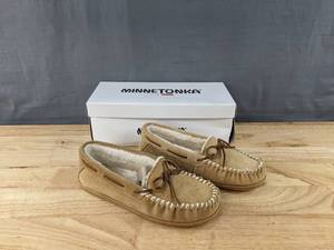 lot 172 image: Minnetonka Camp Tie Slip-On Moccasin Womens Size 7 Cinnamon N