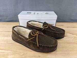 lot 158 image: New Minnetonka Pile Lined Hardsole Slipper Moccasin Shoes Mens Size 11W Chocolate N