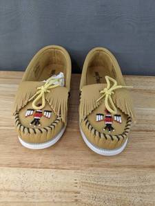 lot 75F image: New Minnetonka Moccasin Thunderbird Shoes Womens Size 7 Light Brown N