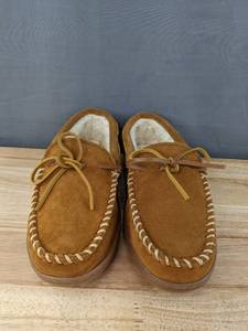 lot 55C image: New Minnetonka Moccasin Pile Lined Hardsole Shoes Mens Size 9.5 Brown N