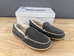 lot 69B image: Minnetonka Suede Tempe Moccasin Shoes Womens Size 8M Grey N