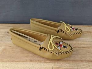 lot 74C image: New Minnetonka Thunderbird Moccasin Shoes Womens Size 7 Light Brown N