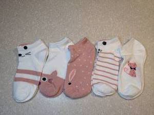 lot 412 image: Five New Pairs of Ankle Kitty Socks One Size Pink White Blue P