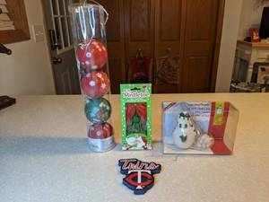 lot 433 image: New Minnesota Wild Ornaments Real Mistletoe Snowman Candy Dispenser P
