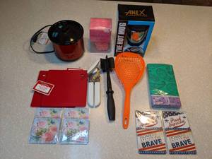 lot 438 image: Crock Pot Hot Mug Beverage Pampered Chef Trivets Napkins Coasters P