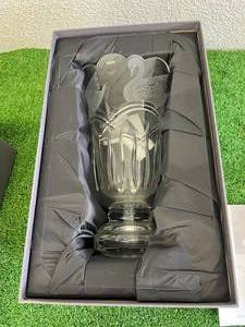 lot 101 image: Waterford Crystal Swan Lake Vase