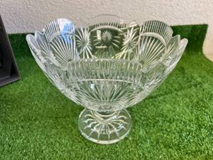 lot 200 image: Waterford Crystal Christmas At Waterford Centerpiece