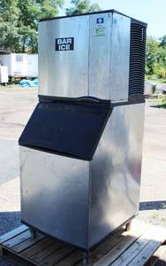 Manitowoc Model # SY054A,  Commercial Ice Maker 208-230 Volts, 11.9 Amps, In Working Condition, Missing The Power Cord