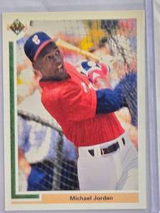 lot 70 image: Michael Jordan MLB Rookie SP 1990 Upper Deck SP1 - Chicago White Sox