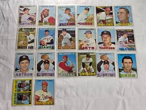 lot 174 image: Lot of 20 Topps 1967 Vintage Baseball Cards