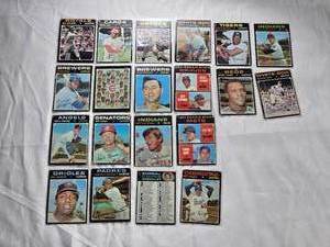 lot 194 image: Lot of 20 Topps 1971 Vintage Baseball Cards