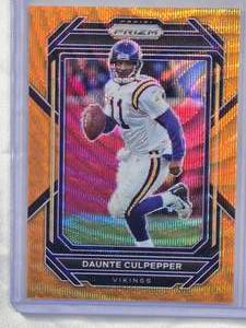 lot 290 image: Daunte Culpepper 2022 Panini Prizm Orange Wave Refractor #195 Numbered 460