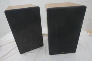 lot 217 image: KLH speakers