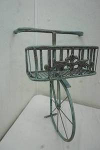 lot 227 image: Bicycle decor - wall mount