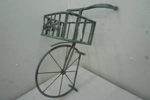 lot 228 image: Bicycle decor - wall mount
