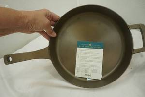 lot 232 image: Parini 10 inch skillet
