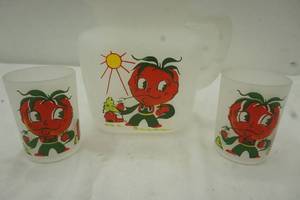lot 239 image: Tomato pitcher and glasses
