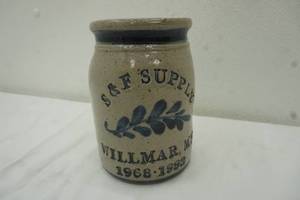 lot 241 image: Willmar stoneware crock
