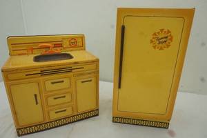 lot 244 image: Vintage metal play stove & fridge