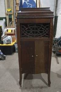 lot 11 image: The Mastertone record player