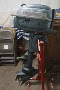 lot 14 image: Evinrude motor