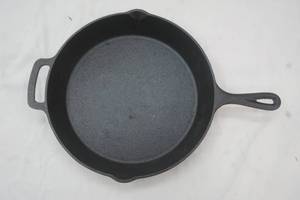 lot 47 image: cast iron pan