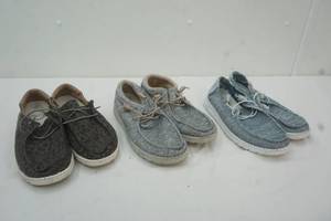 lot 57 image: Hey Dude shoes