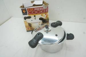 lot 113 image: 5 Qt pressure cooker