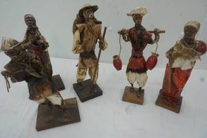 lot 115 image: 5 Mexican paper Mache figures