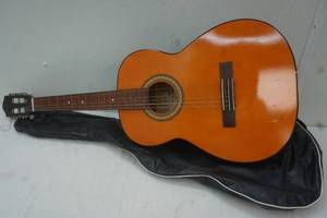 lot 138 image: Folk guitar