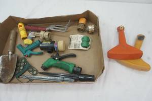 lot 142 image: Garden tools - misc.